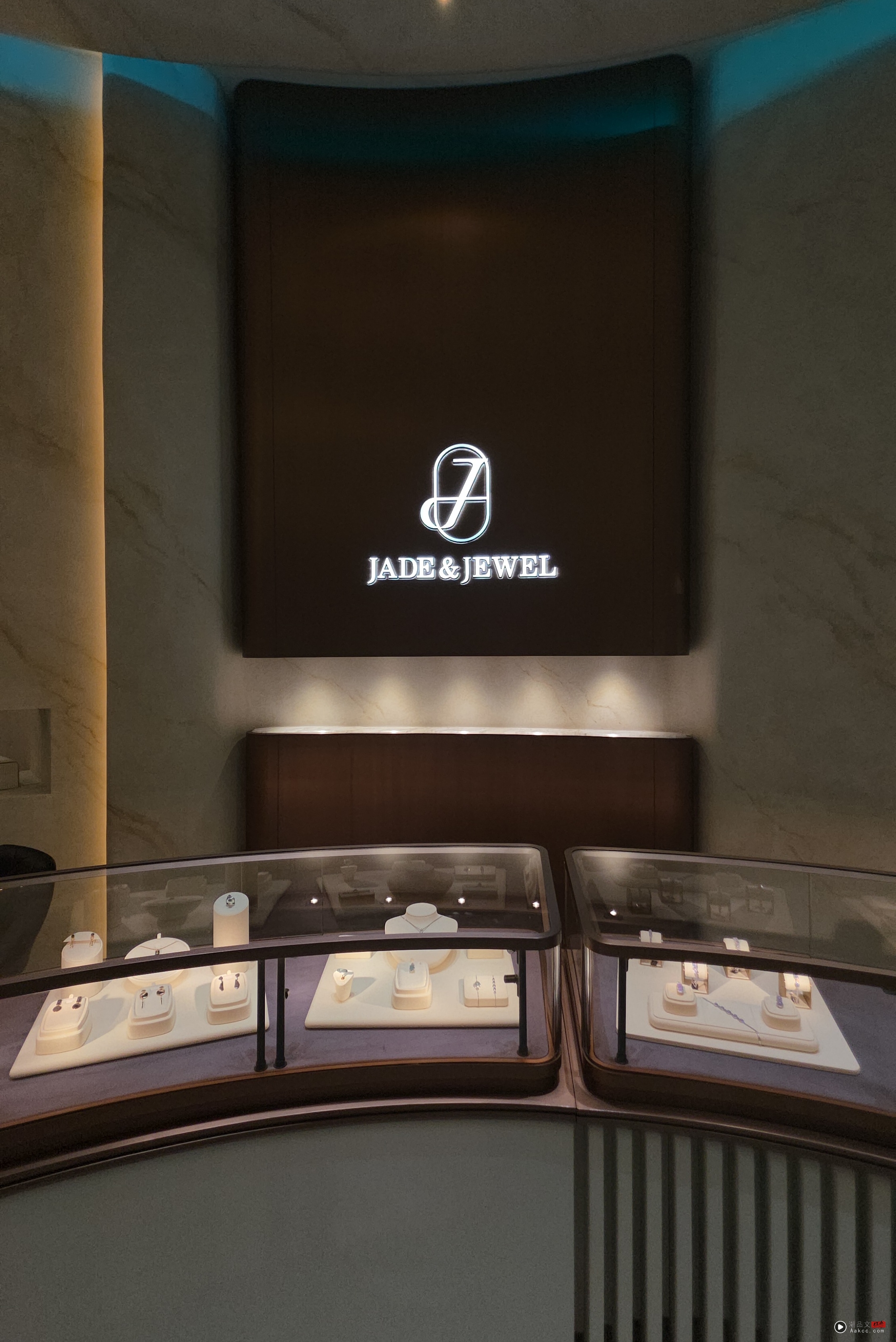 J Jade u0026 Jewel成明星新宠!胡杏儿指定老板娘亲自设计 吴尊选戴翡翠更显帅气! 内容图10 潮品文-大潮社旗下实时最新热点娱乐时尚数码等新闻资讯网站! J Jade Jewel