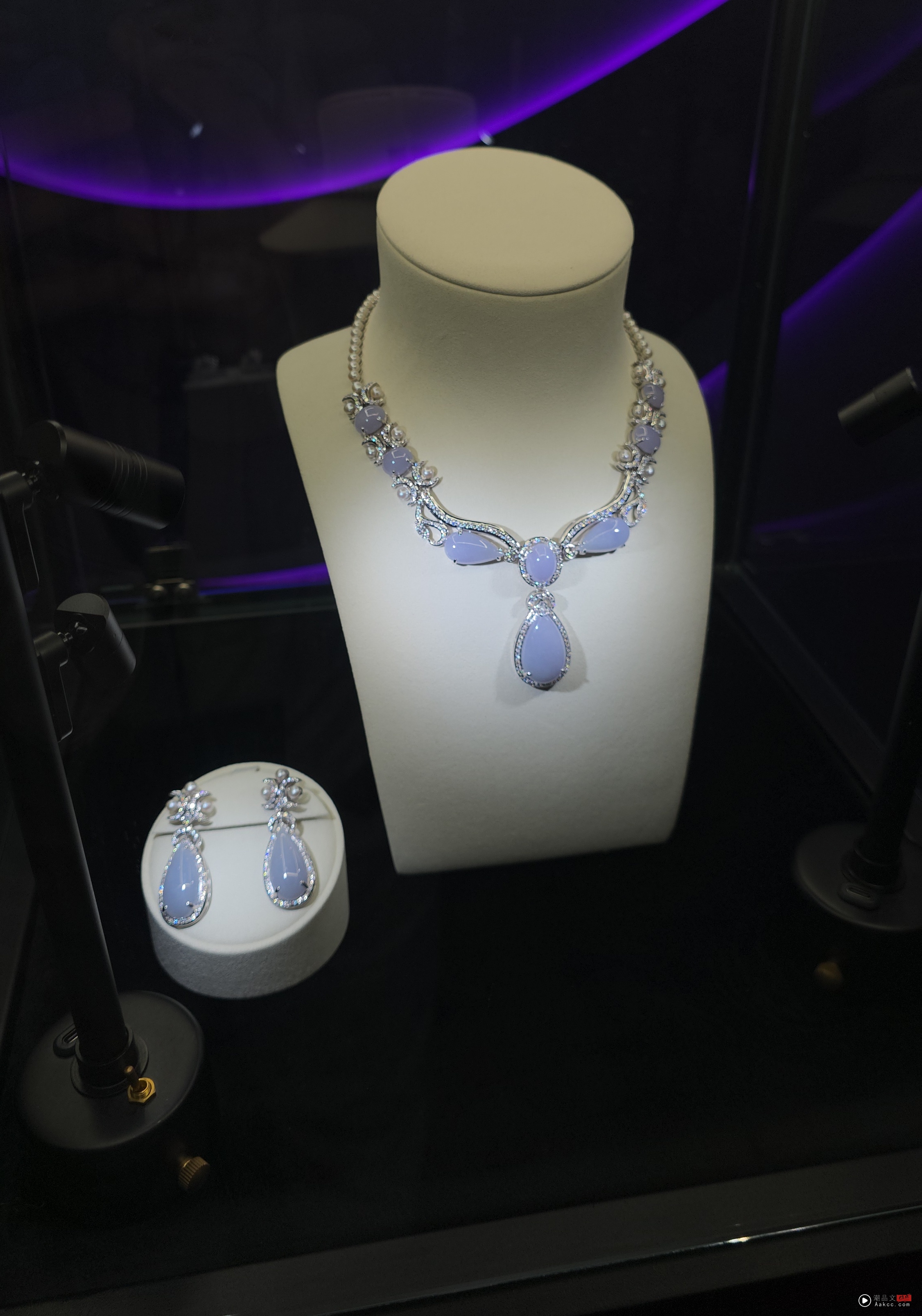 J Jade u0026 Jewel成明星新宠!胡杏儿指定老板娘亲自设计 吴尊选戴翡翠更显帅气! 内容图11 潮品文-大潮社旗下实时最新热点娱乐时尚数码等新闻资讯网站! J Jade Jewel