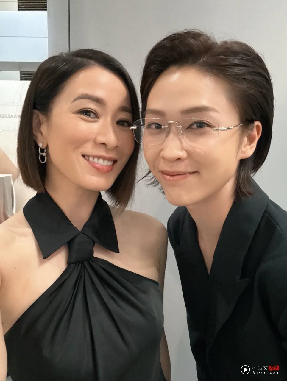 网疯传《新闻女王2》佘诗曼、蒋祖曼吻照!网友傻眼:那么激? 内容图2 潮品文-大潮社旗下实时最新热点娱乐时尚数码等新闻资讯网站! 佘诗曼 蒋祖曼