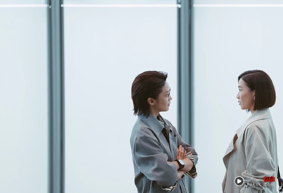 网疯传《新闻女王2》佘诗曼、蒋祖曼吻照!网友傻眼:那么激? 内容图4 潮品文-大潮社旗下实时最新热点娱乐时尚数码等新闻资讯网站! 佘诗曼 蒋祖曼