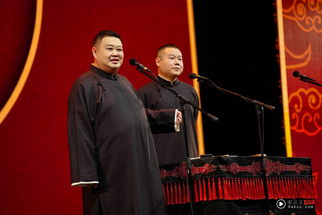 岳云鹏相声变演唱会 点歌环节翻车!孙九芳被带偏爆笑喊:我很Bodoh! 内容图3 潮品文-大潮社旗下实时最新热点娱乐时尚数码等新闻资讯网站! 四海福临2025相声专场