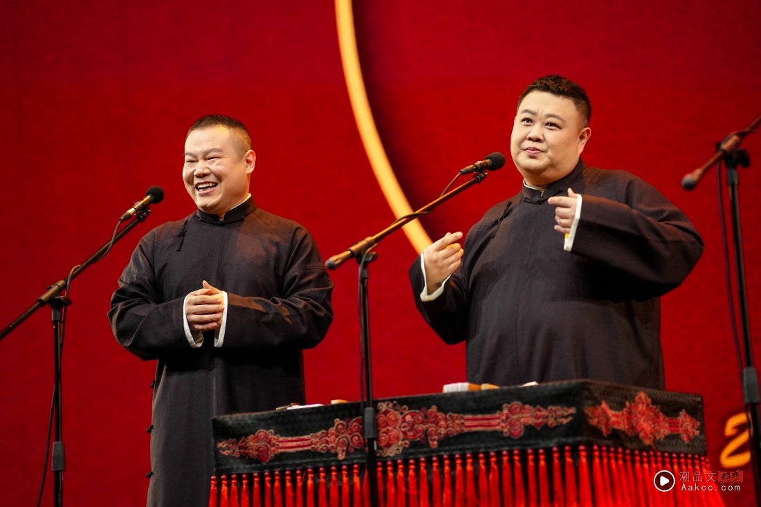 岳云鹏相声变演唱会 点歌环节翻车!孙九芳被带偏爆笑喊:我很Bodoh! 内容图4 潮品文-大潮社旗下实时最新热点娱乐时尚数码等新闻资讯网站! 四海福临2025相声专场