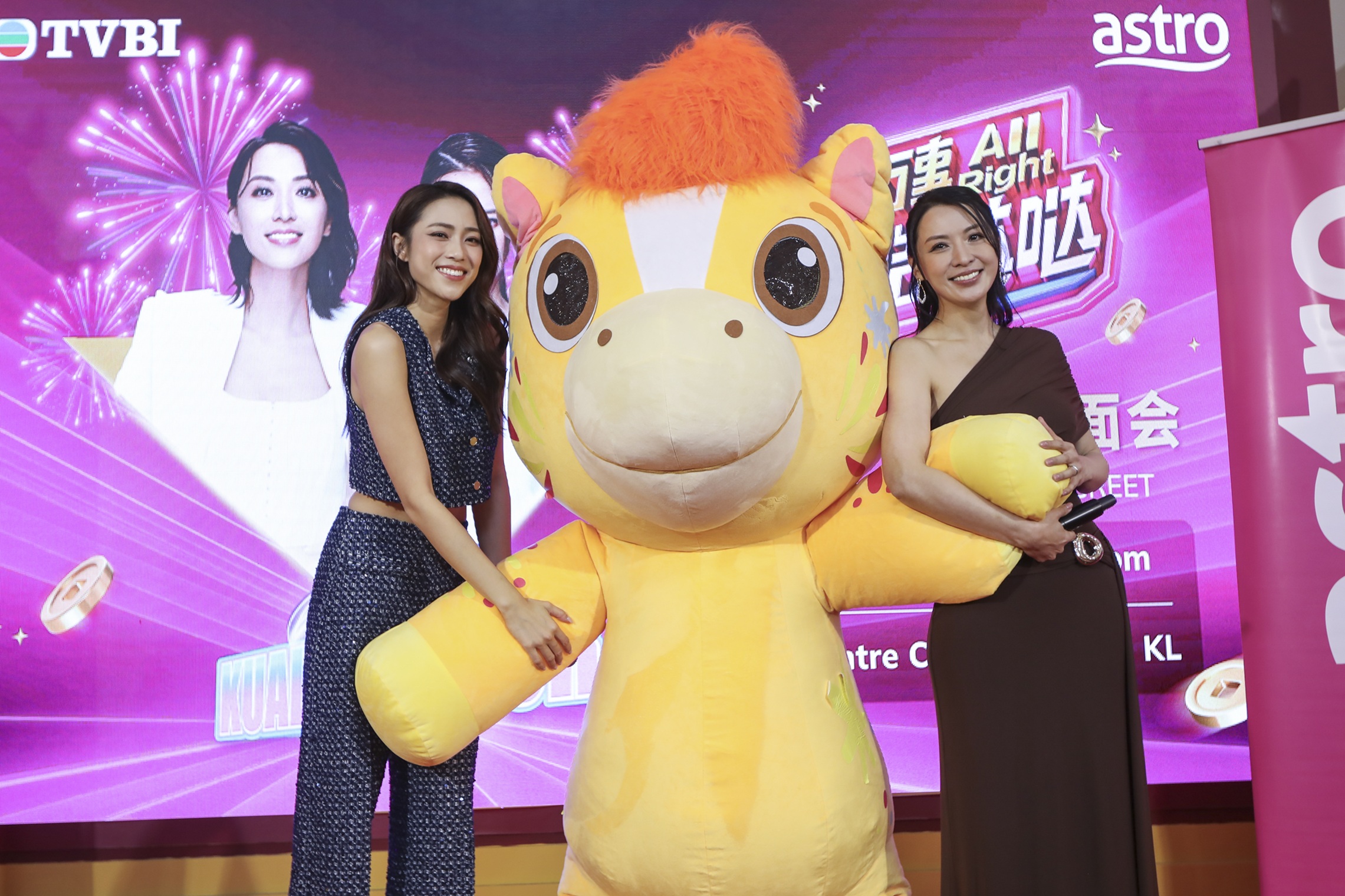 A站《万事All Right酷哒哒》独家粉丝见面会!陈炜、刘颖镟喊话:想演两姐妹 内容图2 潮品文-大潮社旗下实时最新热点娱乐时尚数码等新闻资讯网站! A站《万事All Right酷哒哒》独家粉丝见面会