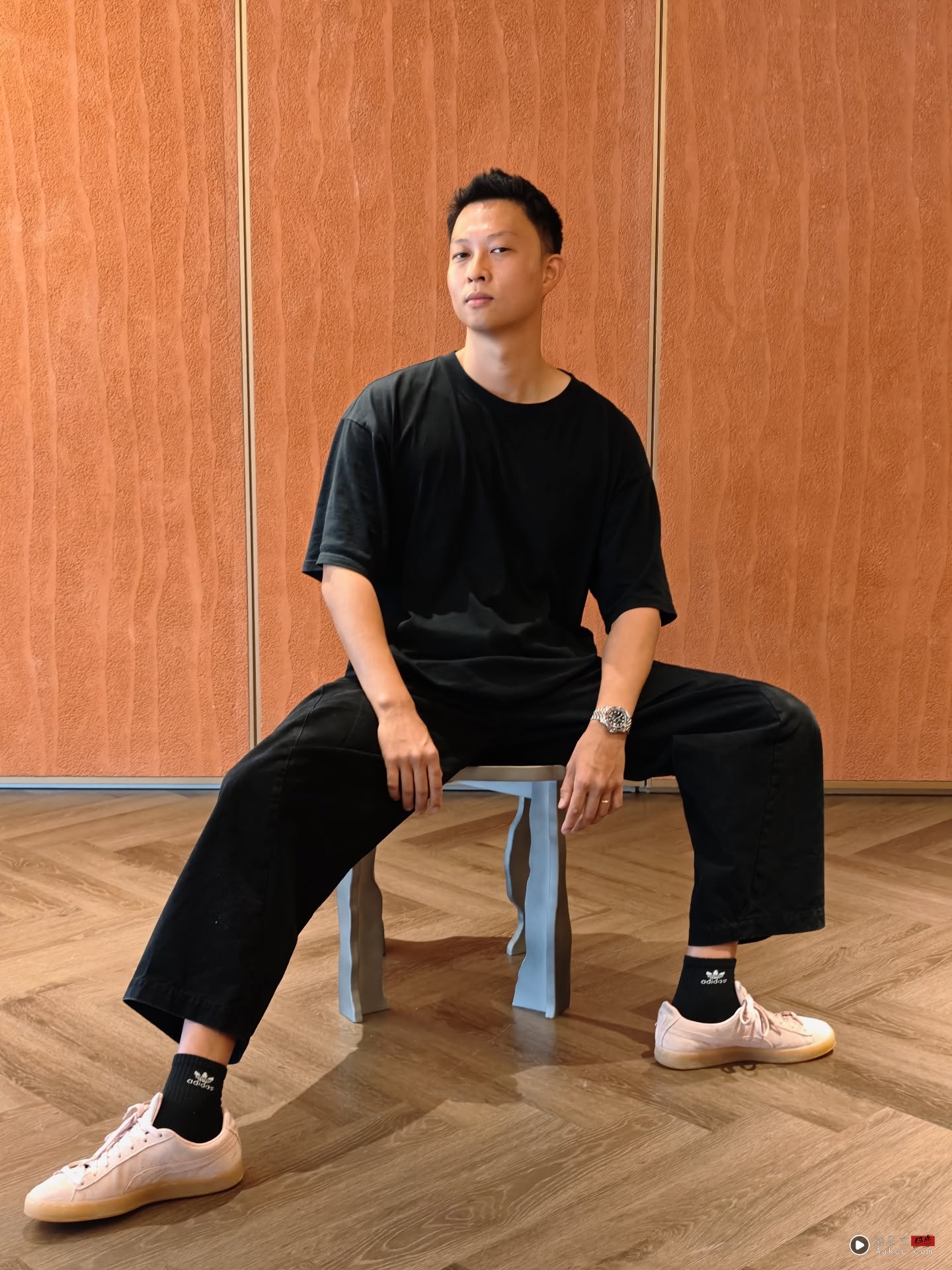 香港网红“托哥”在马来西亚油站添油哭了!感动高呼:很便宜啊 内容图2 潮品文-大潮社旗下实时最新热点娱乐时尚数码等新闻资讯网站! 托哥