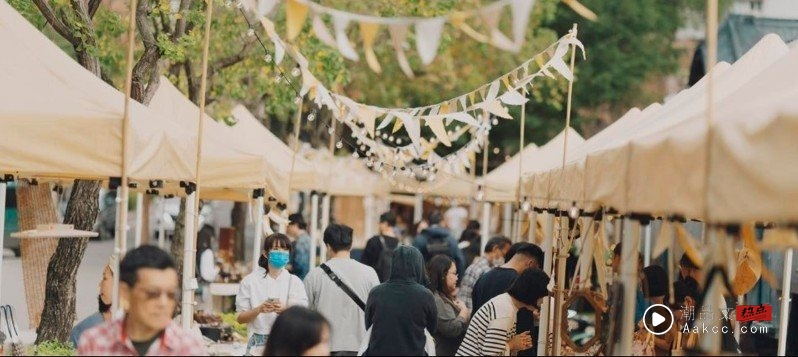【新年好去处】吃喝玩乐一次满足!Paramount Property 新春市集+超值优惠! 内容图2 潮品文-大潮社旗下实时最新热点娱乐时尚数码等新闻资讯网站! A group of people in a marketAI-generated content may be incorrect.