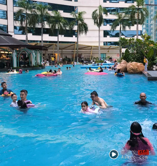 《X站睡过才说》Four Points By Sheraton KL City Center:3 天 2 夜实测 内容图9 潮品文-大潮社旗下实时最新热点娱乐时尚数码等新闻资讯网站! Four Points By Sheraton KL City Center Pool