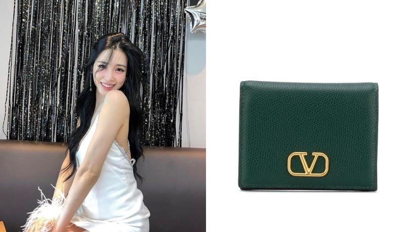 女星同款精品卡夹推荐!DIOR、MiuMiu、PRADA卡夹,经典设计实用又好看 内容图9 新潮社-实时最新热点娱乐时尚美妆等新闻资讯网站! 女星同款精品卡夹推荐!DIOR、MiuMiu、PRADA卡夹,经典设计实用又好看