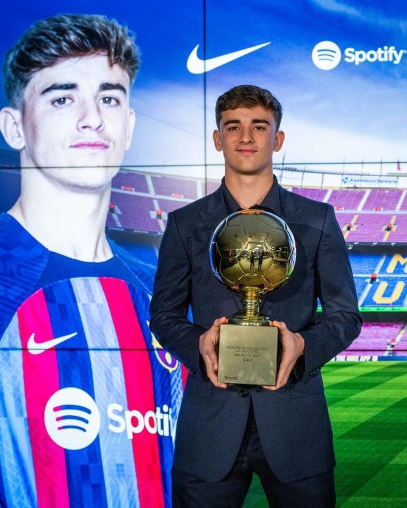 西班牙“Pablo Gavi”的8件事!加维不是本名、私下是呆萌“姐宝”,居然不会系鞋带! 内容图10 新潮社-实时最新热点娱乐时尚美妆等新闻资讯网站! 西班牙“Pablo Gavi”的8件事!加维不是本名、私下是呆萌“姐宝”,居然不会系鞋带!