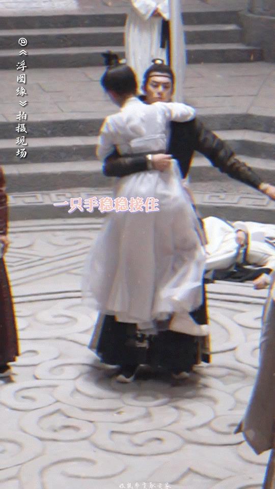 9位比想像中矮的女星!赵露思160,陈钰琪164也不高,王鹤棣竟把160的沈月“挡好挡满” 内容图5 新潮社-实时最新热点娱乐时尚美妆等新闻资讯网站! 9位比想像中矮的女星!赵露思160,陈钰琪164也不高,王鹤棣竟把160的沈月“挡好挡满”