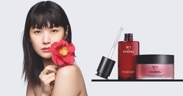 冬日高段养肤从山茶花保养日常开始！香奈儿“1号红色山茶花”稳肤保湿，肌肤细致透亮