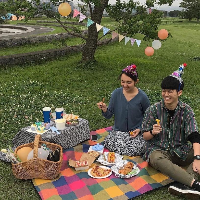台北野餐地点推荐！台北不只大安森林可野餐，圆山旧儿童乐园、华山文创也是野餐首选