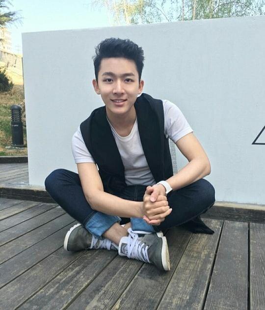 8位2023爆火电视剧男星旧照！邓为风格差异大，张晚意没变，陈哲远以前就帅，第7位差最多