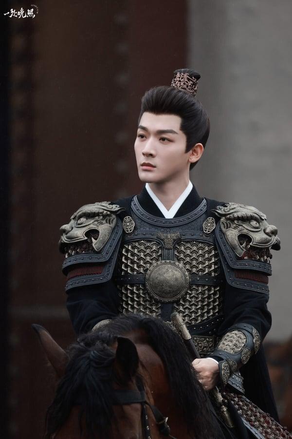 8位电视剧男星最新古装造型！张晚意霸气，邓为新造型不输《长相思》，张彬彬却被吐槽！