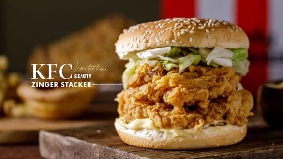 抽买一送一！肯德基“双层咔啦鸡腿堡”限时回归，双倍鸡腿排超过瘾，还有天天买一送一
