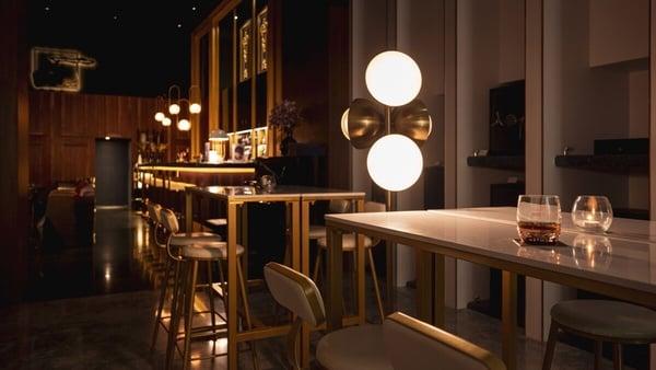 女生一人也合适！8间“台北深夜酒吧”推荐，超特色“老电影系列调酒”必喝