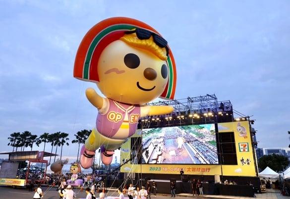 亚洲最大!第16届“OPEN!大气球游行”高雄梦时代登场,米飞兔、卡娜赫拉气球萌度破表