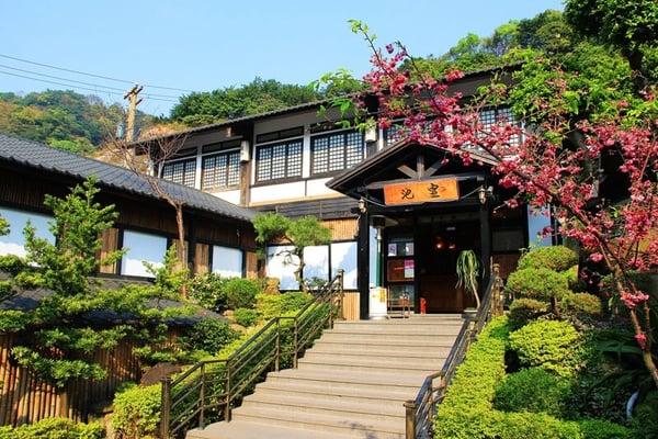 北投温泉、礁溪温泉推荐:只要铜板价就能享受到的汤屋、这里足汤免费泡!