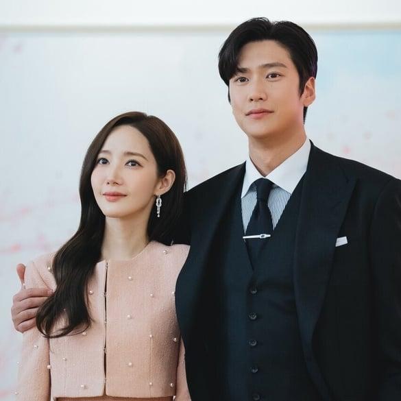 日票选近1年最好看韩剧TOP10！《京城怪物》第4、《低谷医生》第2，冠军从头精彩到尾