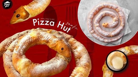 必胜客愚人节“芝心蛇圈圈”比萨，莫札瑞拉起司加芥末超闹，再推一公尺比萨买一送一