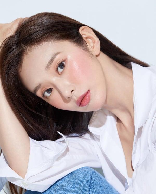 “李主傧”人物全解析：天然美女、差点成为偶像，曾出演《阳光先生》《纸房子》获关注