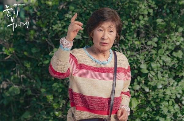 韩剧“失智”成新标配？8位韩剧失智角色：《背着善宰跑》外婆超可爱、李星民太会演！ 娱乐 图4张