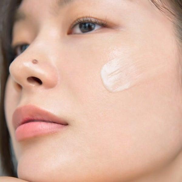 2024痘痘肌精华液推荐!30款“焕肤、抗痘、稳肤”好评精华液,养出不易长痘的健康肤质