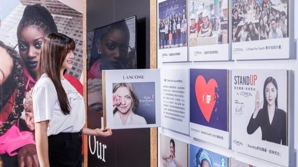 美妆科技新突破!中国台湾莱雅“美力共创交流日”首次展示为肢体障碍者设计的口红辅助仪