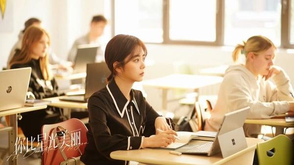 《你比星光美丽》15大职场追梦金句：“总想着给别人撑伞，但不是每个人都值得。”