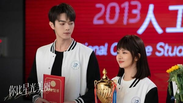 《你比星光美丽》15大职场追梦金句：“总想着给别人撑伞，但不是每个人都值得。”