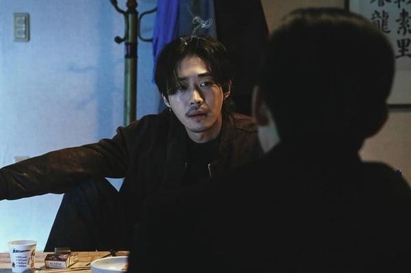 “黑色电影教父”朴勋政经典作品：金多美《魔女》系列必看，网敲碗《暴君》第二季！ 娱乐 图2张