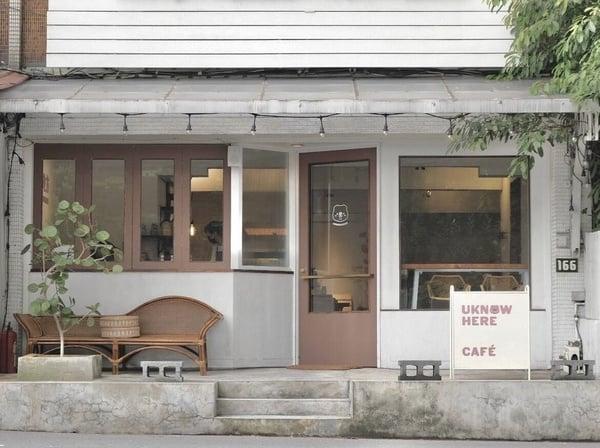 板桥不限时咖啡厅推荐!清水模质感风、复古老宅咖啡通通有,这家早午餐网超推