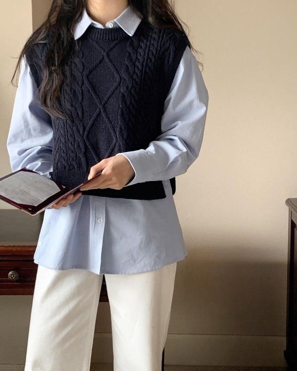 针织背心穿搭攻略！6大推荐搭法+40款时髦穿搭范本，这样穿保暖又显瘦