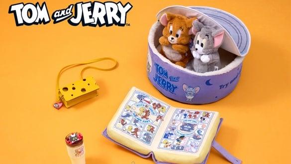 康是美“汤姆猫与杰利鼠”加价购第二波：故事书抱枕、公仔环保杯，还有手机支架免费送