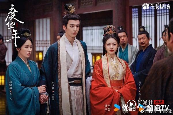 《度华年》的成绩无法和往年优酷的暑期档爆剧相比，但网播量冲破11亿，算是有达到热播的程度。《度华年》讲述大夏朝的长公主李蓉与当朝首辅裴文宣本来是一对中年怨偶，两人死后重启人生，最终从仇人变好友，再变情人的故事。