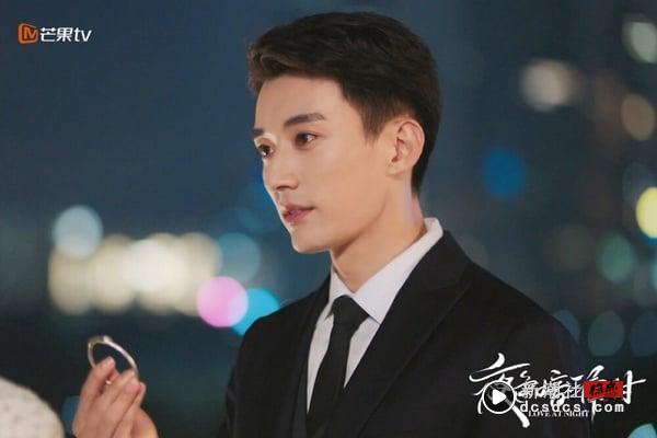 刘学义在《夜色暗涌时》中饰演霸道总裁，展现时装魅力