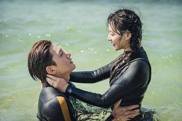 《比天堂还美丽》不如预期？8部「错过可惜」Netflix必追浪漫喜剧，这2部一面倒零负评 娱乐 图15张