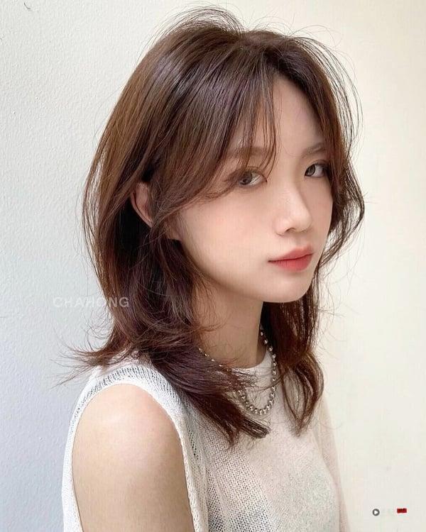 “鲍伯头”短发范本12款：2025热门高层次鲍伯头、羽毛剪鲍伯，脸型搭配+整理技巧 最新 图12张