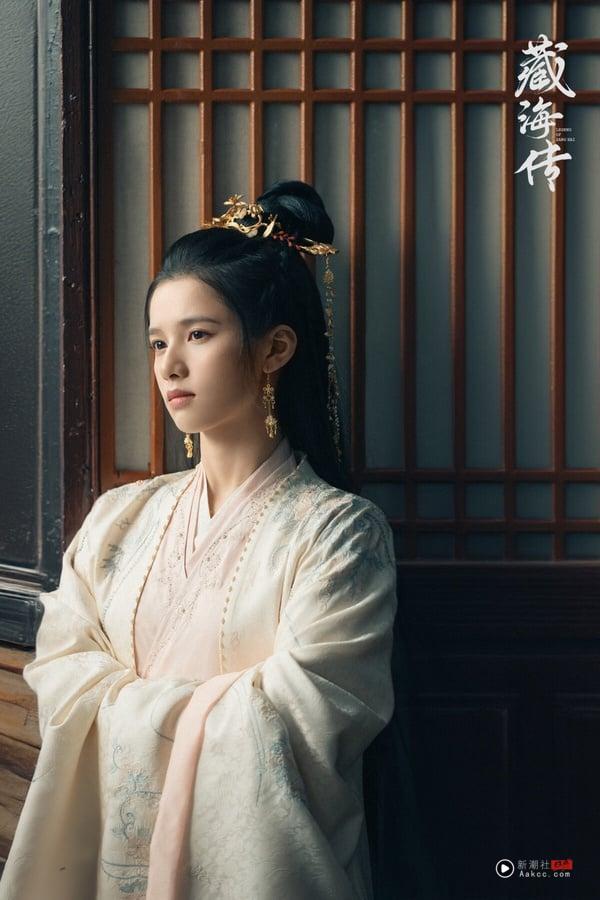 肖战主演的《藏海传》是一部大男主权谋古装剧，这部剧可以算是《盗墓笔记》同个世界观的前传，剧组向《盗墓笔记》作者买下“汪藏海”这个角色的版权，然后扩写。《藏海传》一些细节例如喑兵、麒麟血，和《盗墓笔记》有联动，《盗墓》迷看会会心一笑，但整体而言，《藏海传》可以看做是原创剧本，是个单独故事。