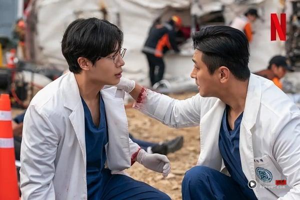 2025没烂尾“好看到一定要推荐”韩剧TOP8！《无赦之仇》一集上瘾，最后两部是公认神剧 娱乐 图8张