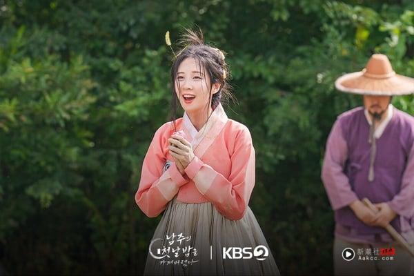 《我夺走了公爵的初夜》爆好评！8部“一集就入坑”轻松爱情韩剧！最后2部冷门但零负评 娱乐 图2张