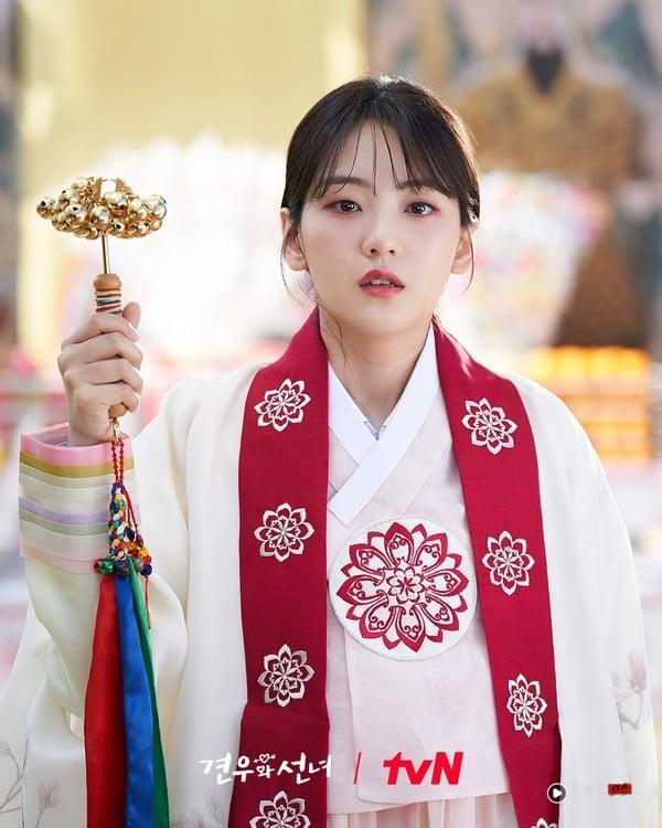 《牵牛和仙女》剧情＋角色看点：赵怡贤化身女巫拯救初恋，秋英宇有望成为“善宰第二” 娱乐 图2张