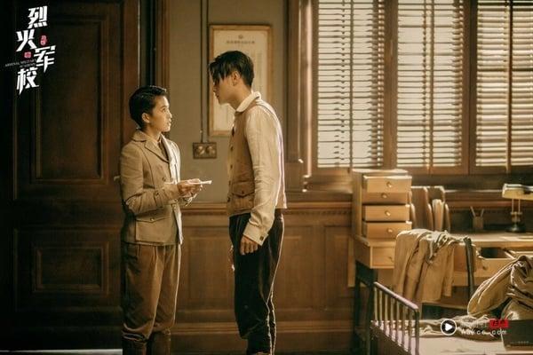 《临江仙》白鹿男主都有“逆天长腿”！曾舜晞181、王鹤棣183算矮？敖瑞鹏188，这位190 娱乐 图9张