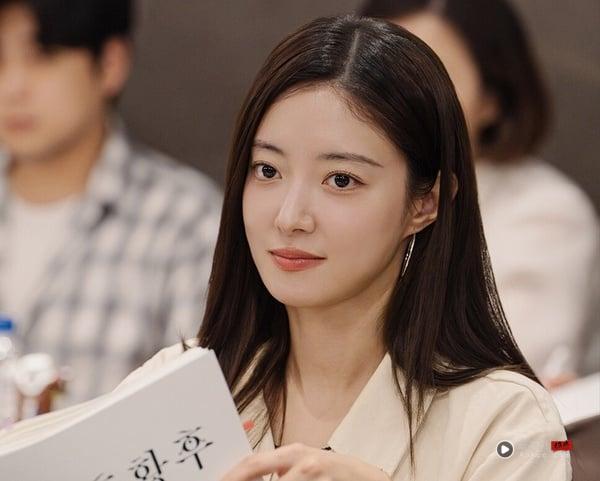 《再婚皇后》剧情看点＆角色介绍：申敏儿狠甩渣男皇帝朱智勋，再嫁年下王子李钟硕 娱乐 图15张