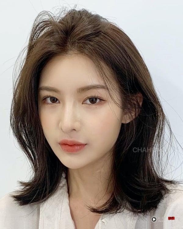 2025 八字浏海范本20款：适合脸型、剪法，发卷整理技巧一次搞懂！ 最新 图10张