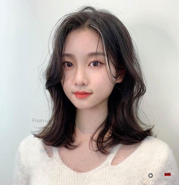2025 八字浏海范本20款：适合脸型、剪法，发卷整理技巧一次搞懂！ 最新 图2张