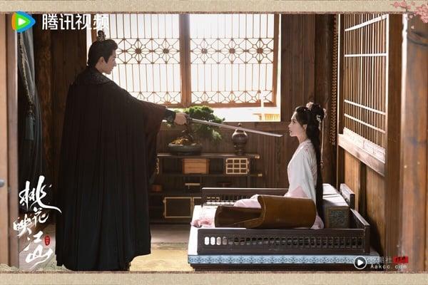 《桃花映江山》首集就有拉丝床戏！刘学义、孟子义先婚后爱，“咬线杀”暧昧名场面封神 娱乐 图2张