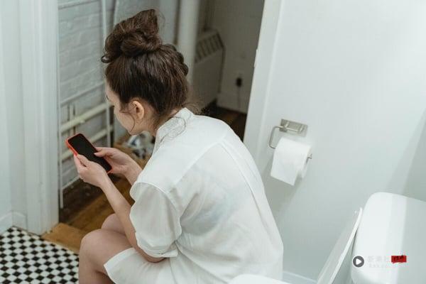 什么是“浴室露营”？厕所成为年轻世代的避难所，片刻休息疗愈心灵能量！ 最新 图7张
