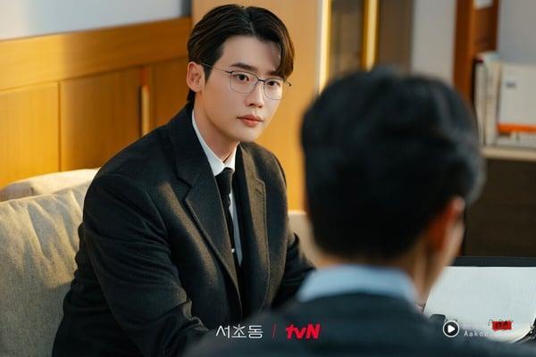 精彩不输 《瑞草洞》！10部律政韩剧推荐：李钟硕演活“社畜律师”、这部最多人推荐 娱乐 图2张