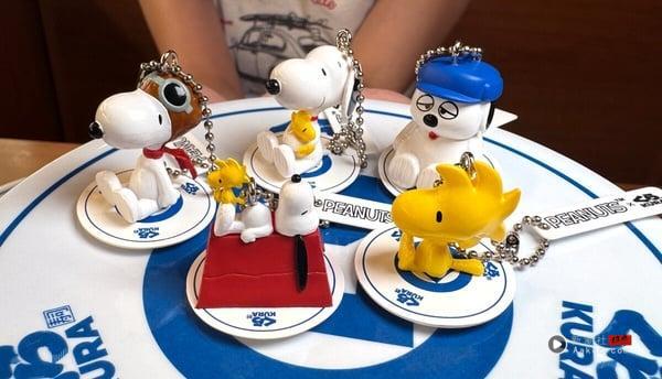 史努比粉收！藏寿司联名史努比扭蛋7/25开扭，全13款扭蛋、史努比大玩偶、提袋必收 最新 图2张