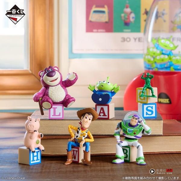 7-11“玩具总动员一番赏”登场！30周年模型、三眼怪火箭灯&小靠垫太萌，最后一抽必收 最新 图6张